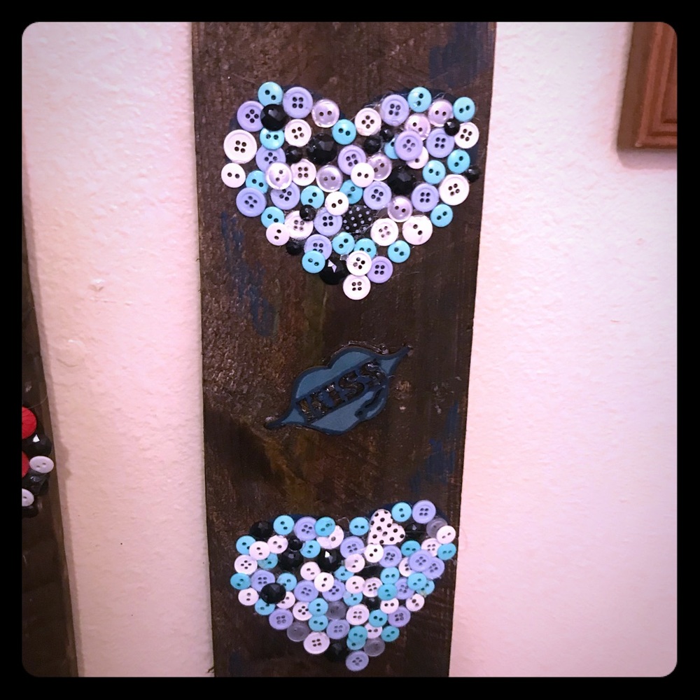 Custom heart kiss wall Decor
